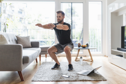 Gustavo Luíz Guilherme Pinto revela como criar um treino eficiente em casa usando apenas o peso do corpo.