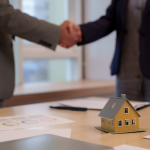 Alex Nabuco dos Santos explica como fundos imobiliários estão explorando oportunidades em imóveis corporativos.