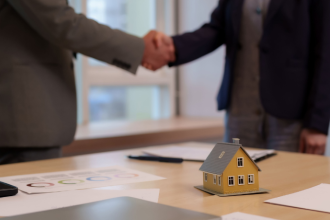 Alex Nabuco dos Santos explica como fundos imobiliários estão explorando oportunidades em imóveis corporativos.