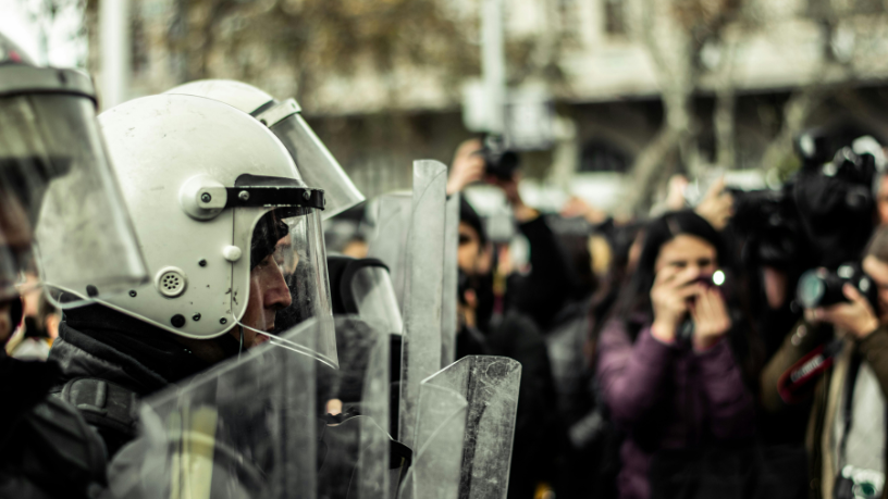 India coloca robô policial em operação e inaugura nova etapa do uso de tecnologia na segurança pública