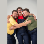 A Non Stop amplia seu casting com Os Três Porquinhos, grupo que se destaca pela comédia acessível.