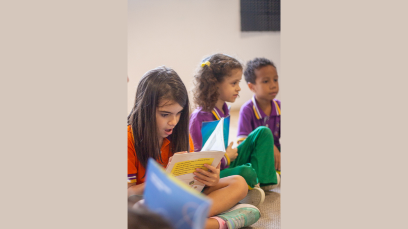 Entenda com a Sigma Educação e Tecnologia Ltda por que a escrita clara e o uso adequado da norma culta são fatores decisivos para o desenvolvimento acadêmico e o sucesso escolar.