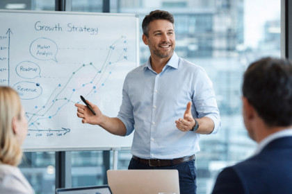 A comunicação simples se torna diferencial competitivo quando a clareza supera discursos complexos, explica Vitor Barreto Moreira.